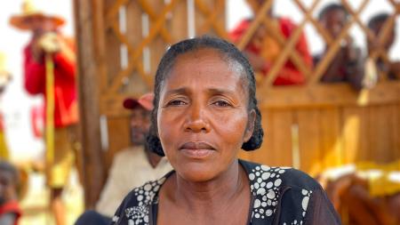 Malagasy community leader Torognasie, a mother of eight children, helps to ensure that the most vulnerable households in her village of Atomba receive assistance. “I keep my faith in God even when the situation is bad,” she said. “We think God sent World Renew to help.”