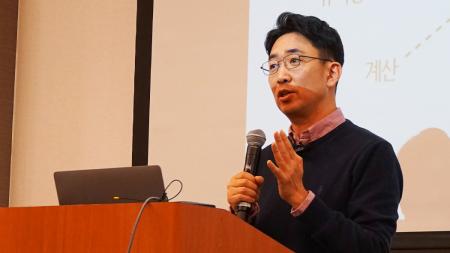 Prof. Jong Chun Lee shared with CRC pastors about being emotionally healthy Christians and provided tips for pastoral counseling.