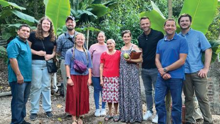 A group of university students traveled with Resonate on a Witness Trip. They learned about mission from churches and missionaries in El Salvador.