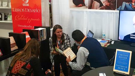 Libros Desafio and Poiema together at a Spanish Christian Book Expo in Miami. Poiema’s tagline is “The Gospel for Every Corner of Life.”