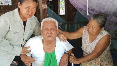 Naw Htoo Baw and her parents.