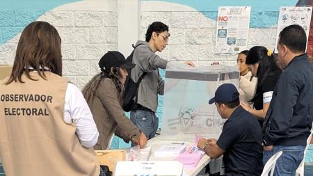 Hondurans cast their ballots during the November 30, 2025, general election, which saw historic voter turnout and a peaceful process supported by more than 12,000 national and international election observers working to safeguard transparency.