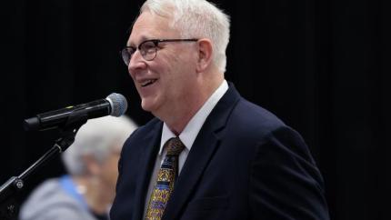 Jul Medenblik speaks into a microphone