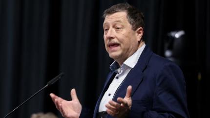 David Guretzki speaking into a microphone