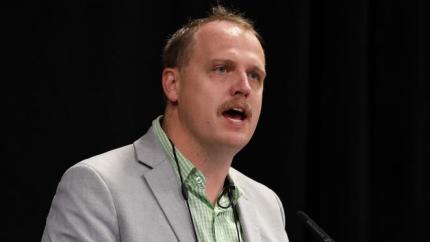 Rev. Gerben Meijer talking to Synod
