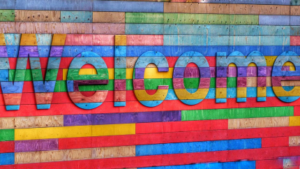 Welcome wall in bright colors