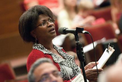 Ethnic advisor Beverly De Vries: “Yoga has been taught in my community’s Christian school.”