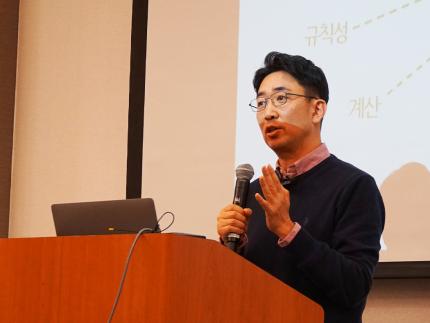 Prof. Jong Chun Lee shared with CRC pastors about being emotionally healthy Christians and provided tips for pastoral counseling.