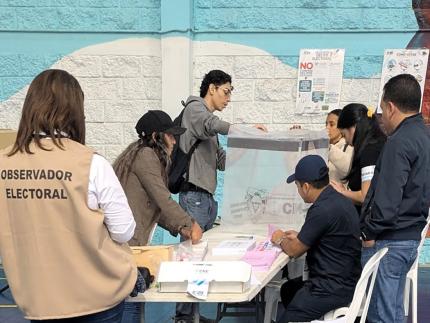 Hondurans cast their ballots during the November 30, 2025, general election, which saw historic voter turnout and a peaceful process supported by more than 12,000 national and international election observers working to safeguard transparency.