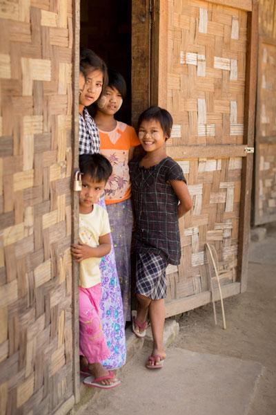 Children in Myanmar 