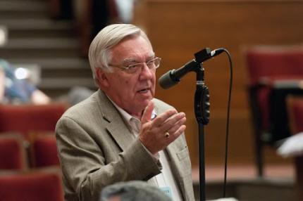 Rev. Peter Borgdorff speaking at synod.