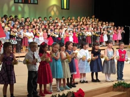 Students offer the gospel message at Christmas.