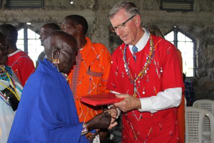 Garry Sytsma, a donor and volunteer fundraiser for Resonate's East Africa region, talks with those getting new Bibles.