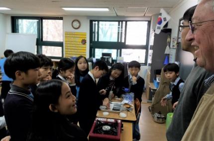 Al Persenaire visits classroom.